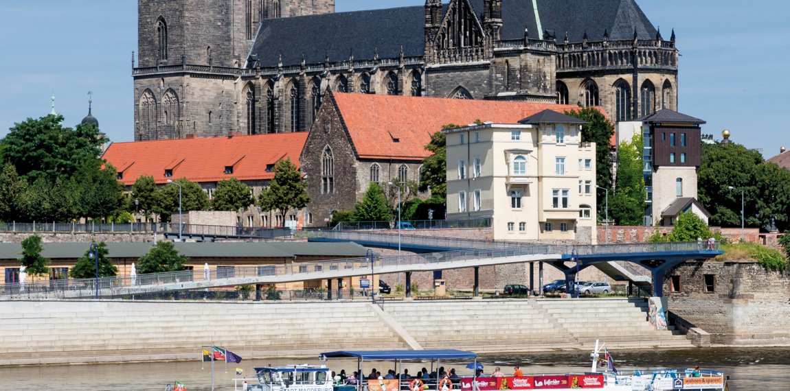 Schiffsfahrt auf der Elbe, Dom © MMKT/www.AndreasLander.de