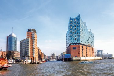 Die Elbphilharmonie mit Speicherstadt © pure-life-pictures-fotolia.com
