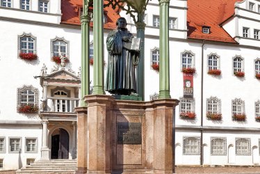 Lutherdenkmal vor dem Rathaus © fotobeam.de-fotolia.com