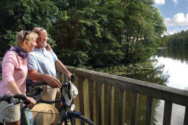 Mit dem Fahrrad durch den Naturpark Lauenburgische Seen © HLMS GmbH/photocompany