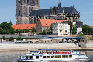 Schiffsfahrt auf der Elbe, Dom © MMKT/www.AndreasLander.de
