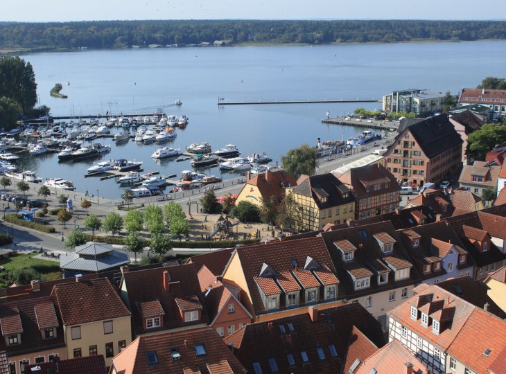 Blick über Waren an der Müritz © babelsberger-fotolia.com