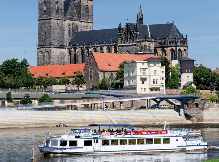 Schiffsfahrt auf der Elbe, Dom © MMKT/www.AndreasLander.de
